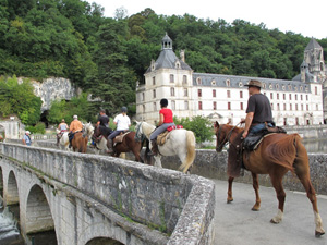randonnée à cheval france aquitaine la vallée des châteaux