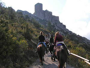 randonnée à cheval france occitanie les châteaux cathares